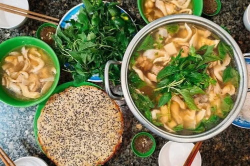 Lẩu gà lá é